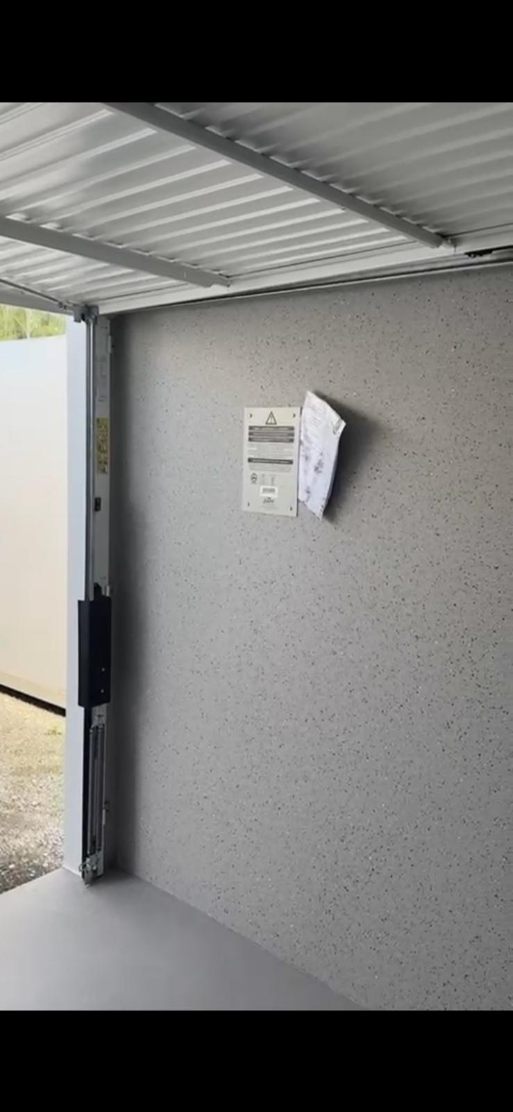 Innenwand und Torführung
